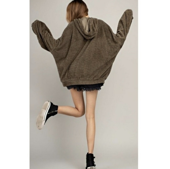 🆕🌿BOUTIQUE FUZZY PULLOVER SWEATER🌿 - Picture 3 of 4